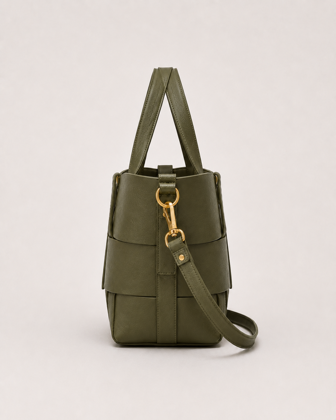 Cesta 26 de piel verde oliva, vista tres cuartos#Color_Verde oliva